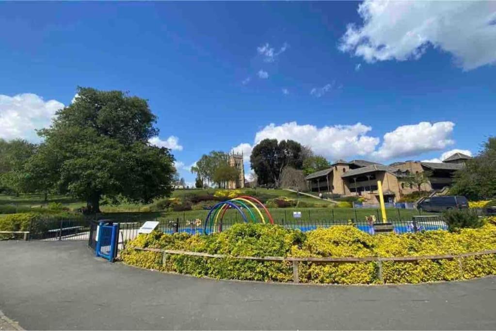Freshly Renovated 2 Bedroom Apartment 10 Mins From Cotswolds Child Friendly Great Location With Plenty Of Nearby Free Parking Freestanding Bath And Outdoor Private Terrace Area Ившем Экстерьер фото