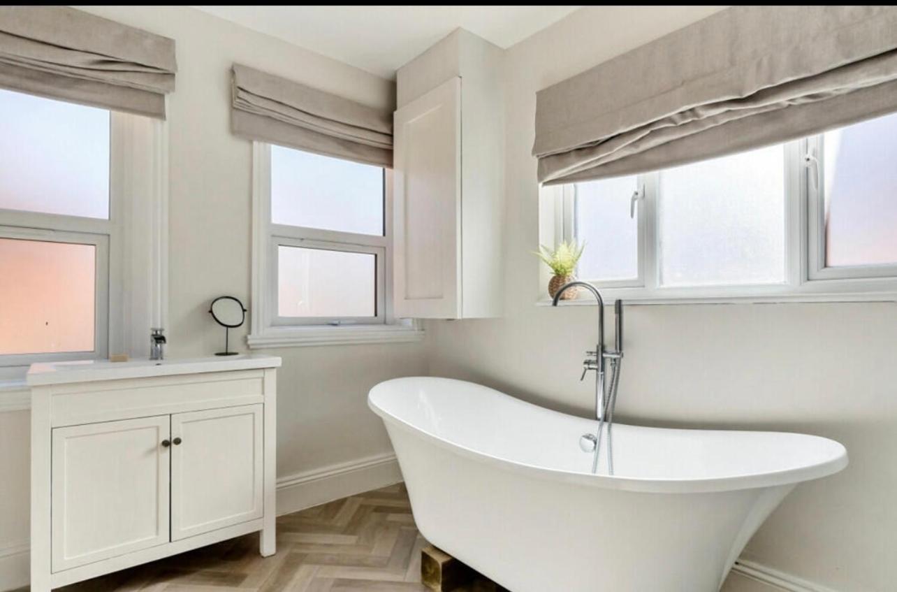 Freshly Renovated 2 Bedroom Apartment 10 Mins From Cotswolds Child Friendly Great Location With Plenty Of Nearby Free Parking Freestanding Bath And Outdoor Private Terrace Area Ившем Экстерьер фото